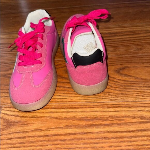 Pink Shoes - Picture 2 of 3